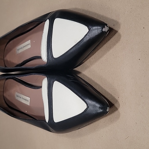 Tabitha Simmons Alexa Flat.  Size 8.5-9  Scuffs on Toes. - Picture 8 of 8